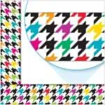 a pattern of houndstooth