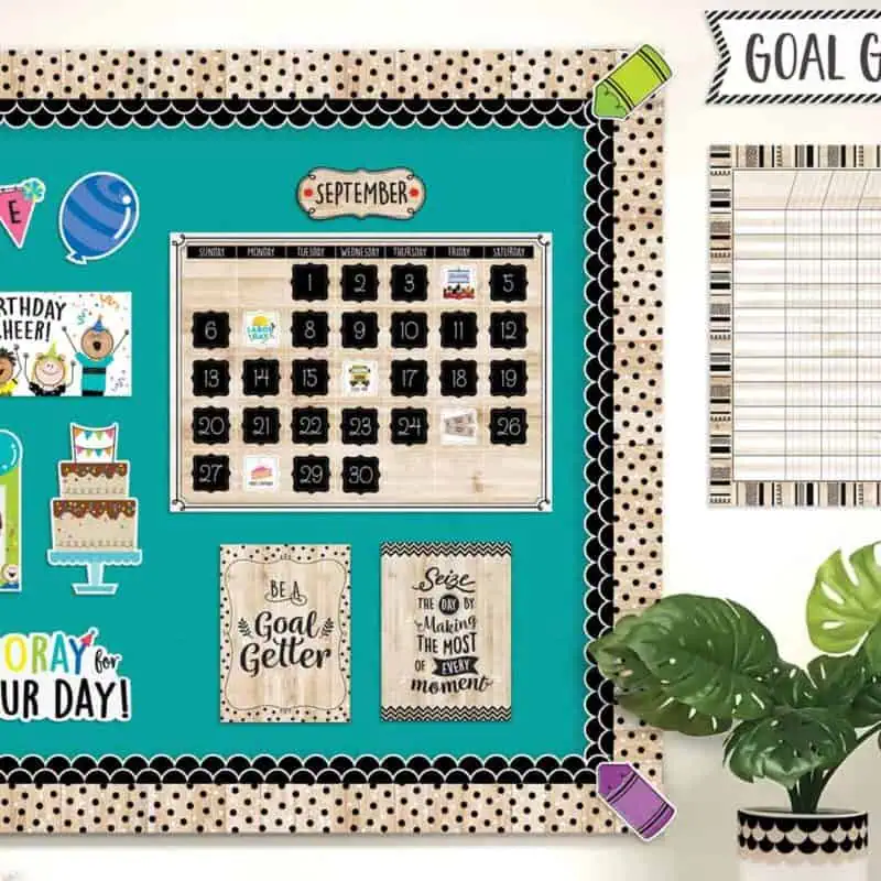 Polka dots on wood (cd) ez border
