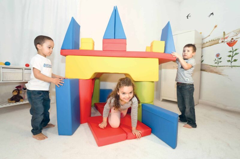 Dynamis compact size: ;150 x 90 x 60 cm 27 parts including mat. Creative giant kit created for the construction of a castle, ship or other shelter.