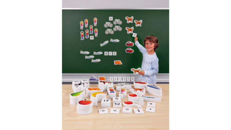 Vinco educational counting and arithmetic with pictures in a box discover the number range up to 10 with colorful pictures. 196 magnetic parts large format images and numbers for arithmetic stories on the board with the funny, colorful pictures, arithmetic is simply fun. Quantities, number decompositions as well as addition and subtraction tasks can be practiced clearly and small word problems can be represented visually. Here the number range up to 20 is deepened and consolidated. The colorful pictures make arithmetic much more fun for children. The images are printed on 4 mm thick boards and laminated. They are completely covered with magnets on the back. This means they stick very well to any steel board. Scope of delivery 196 pieces in sturdy cardboard, including: 140 magnetic pictures (10 each apple, pear, banana, cow, horse, dog, cat, balloon, car, bicycle, ship, plane, girl and boy) 42 magnetic numbers (2x the numbers from 0 to 20 each) 14 magnetic arithmetic symbols (2x each)